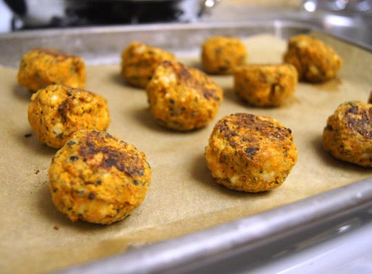 cooked (meat)less balls on parchment paper 