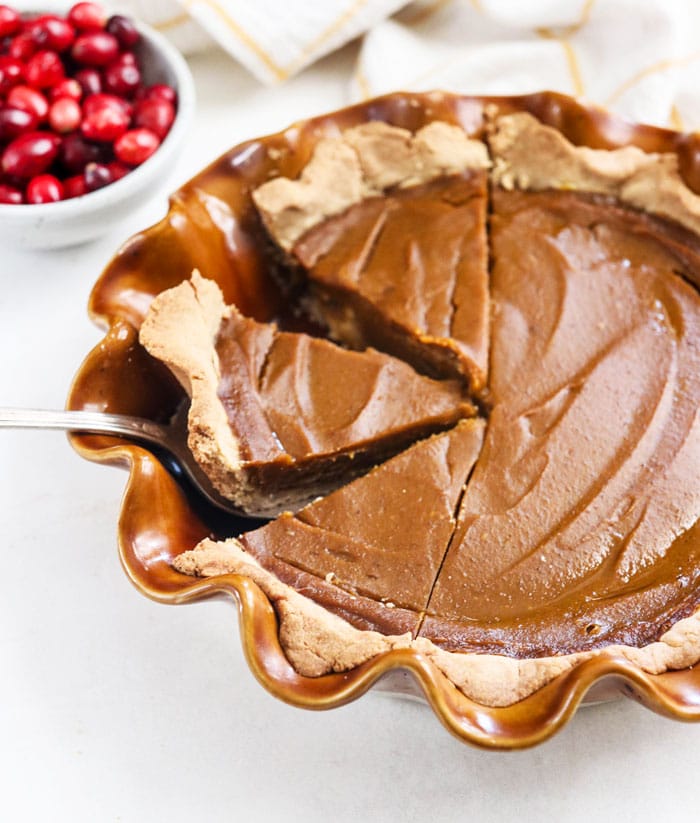 vegan pumpkin pie in pan