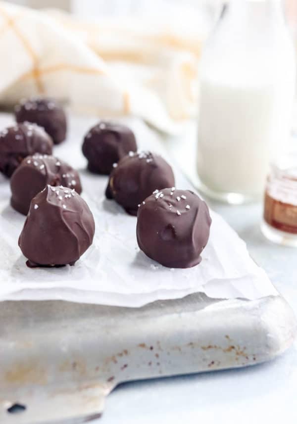 Healthy 5-Ingredient Dark Chocolate Peanut Butter Balls - The