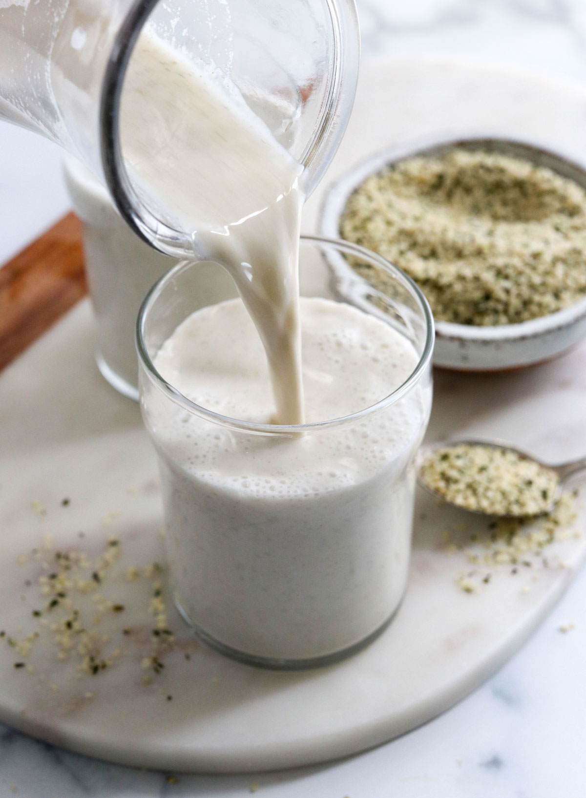 Easy Homemade Chocolate Hemp Seed Milk (vegan and paleo) - Eating