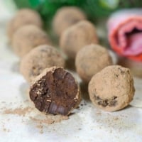 easy dark chocolate avocado truffles