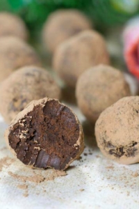 Dark chocolate avocado truffles