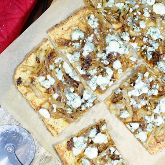 caramelized onion and gorgonzola cheese pizza