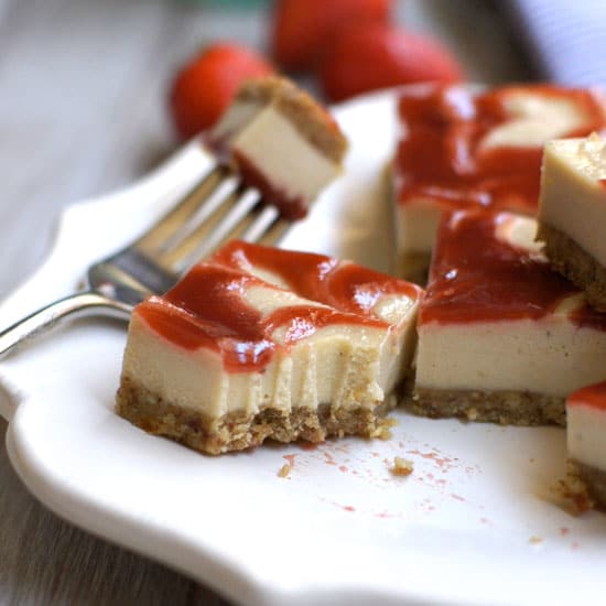 strawberry swirl cheesecake bars