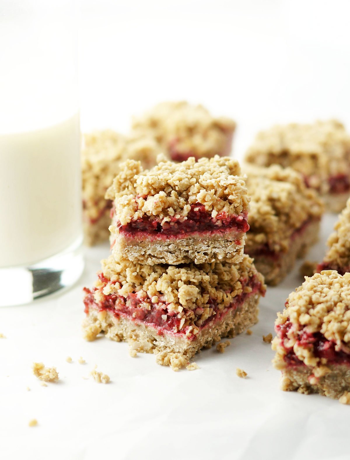 strawberry oat crumble bars