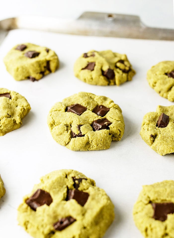 Matcha Mint Chocolate Chip Cookies (Vegan & Paleo) | Detoxinista