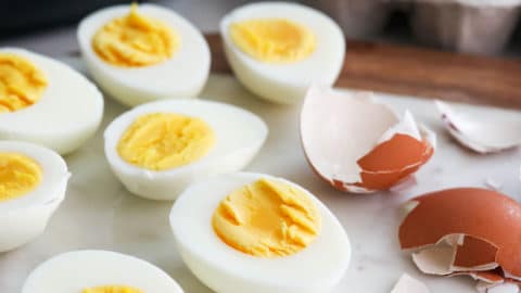 https://detoxinista.com/wp-content/uploads/2018/01/hard-boiled-eggs-in-front-of-pressure-cooker-480x270.jpg