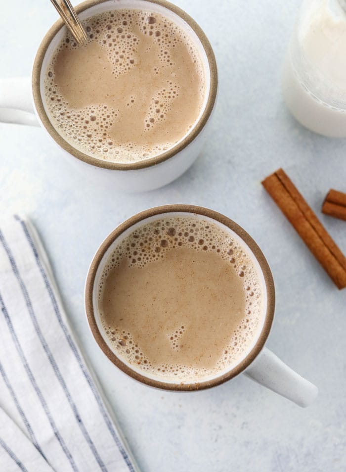 easy chai latte in two mugs