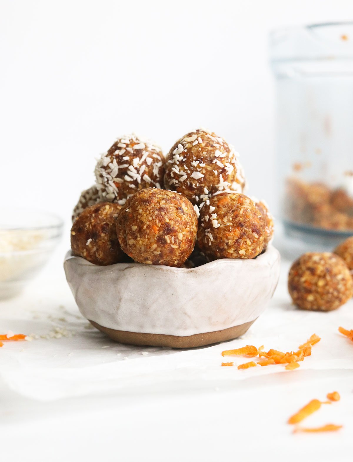 https://detoxinista.com/wp-content/uploads/2019/04/carrot-cake-bites-recipe.jpg