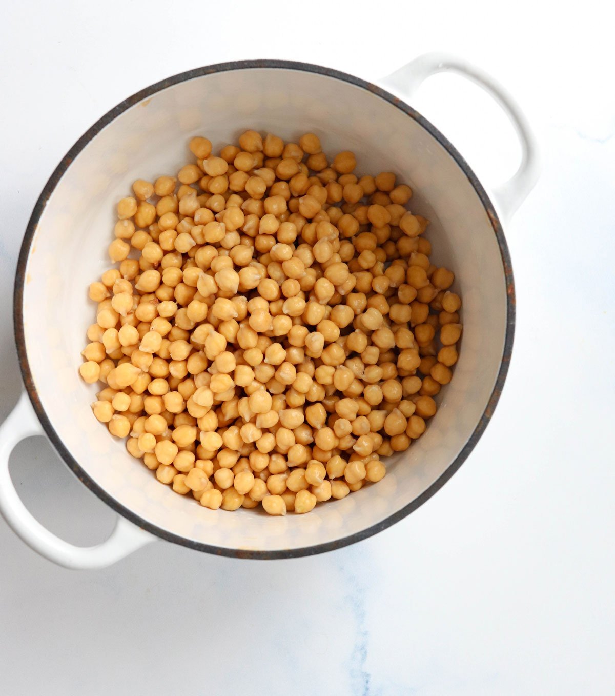 chickpeas in white pot