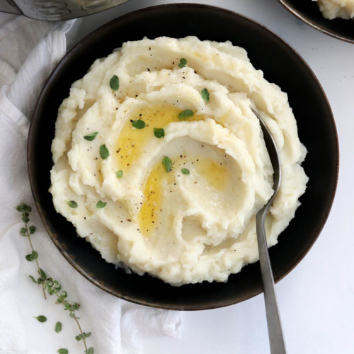 instant pot mashed potatoes in black bowl