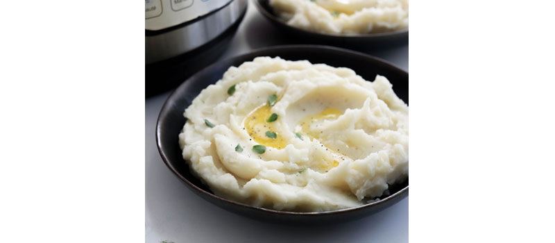 finished mashed potatoes in bowls