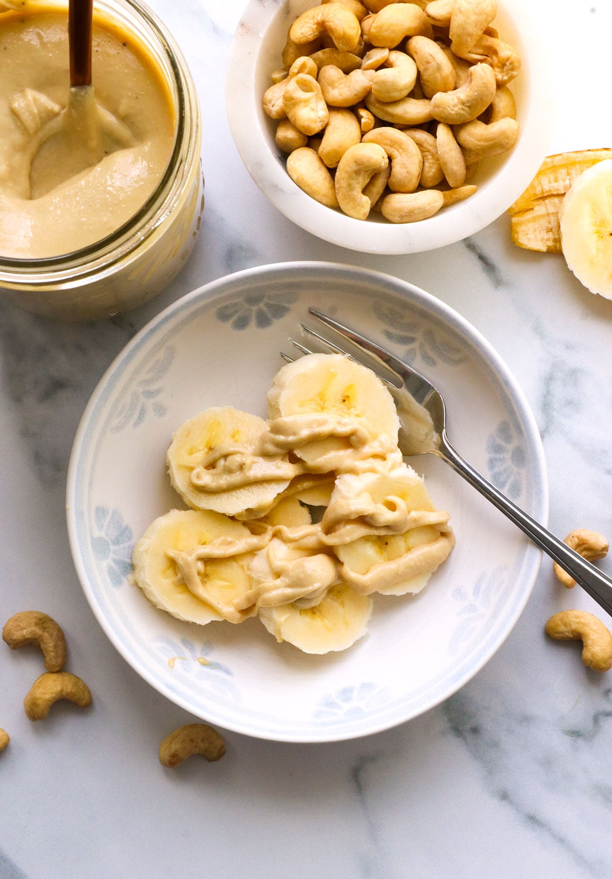 sliced bananas with cashew butter