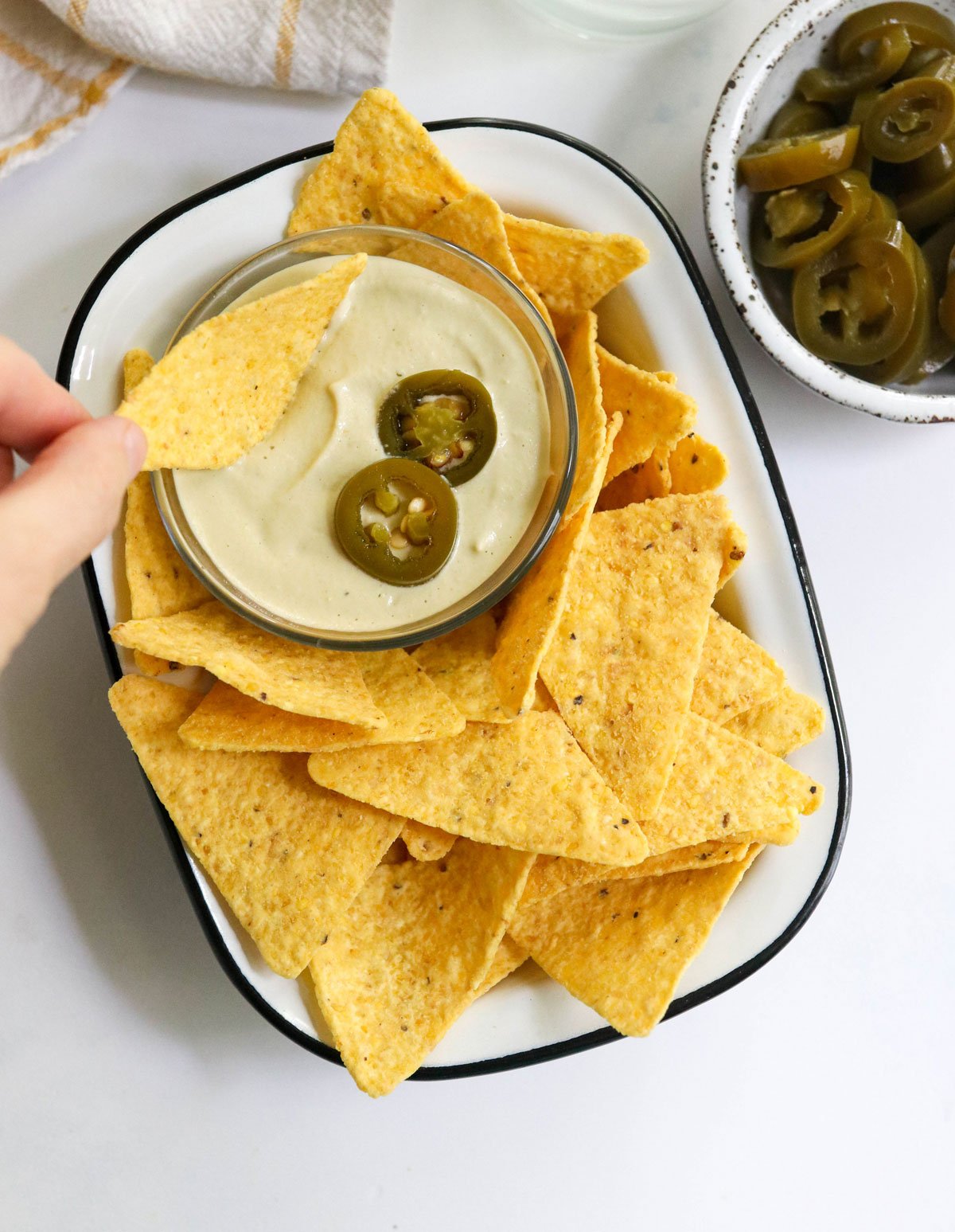 https://detoxinista.com/wp-content/uploads/2020/07/vegan-nacho-cheese.jpg