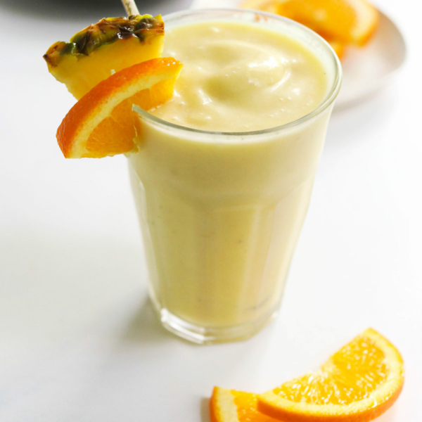 Pineapple Smoothie (Only 4 ingredients!) - Detoxinista