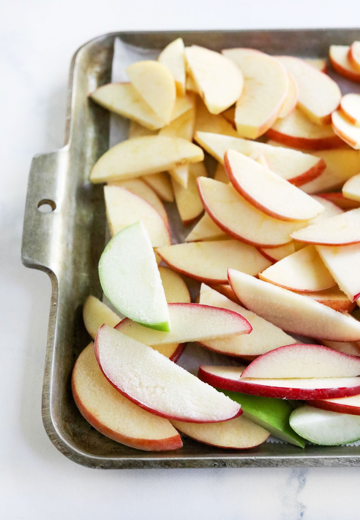 thinly sliced apples frozen on baking sheet