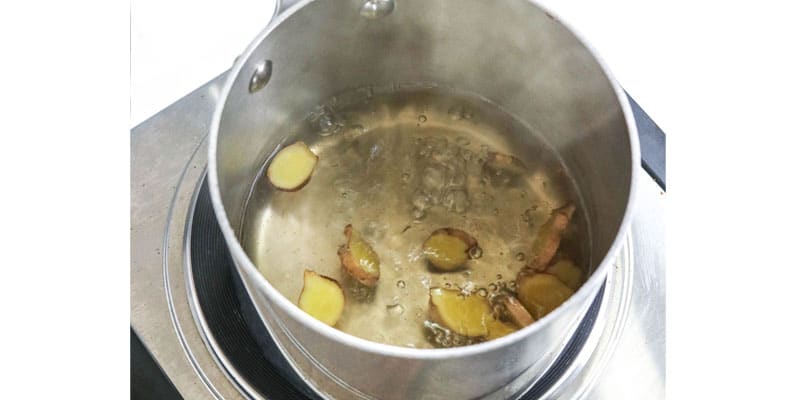 simmer ginger tea in pot
