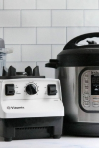 instant pot and vitamix on counter
