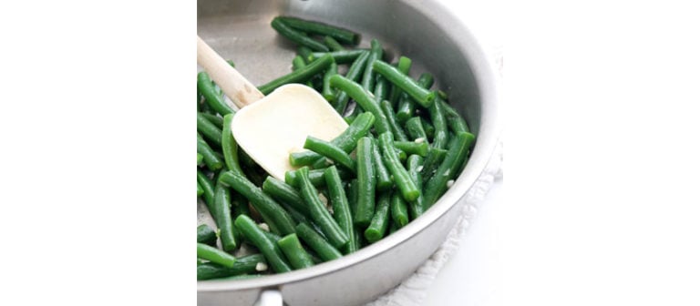 finished green beans in pan