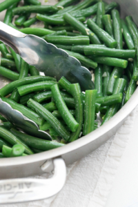 sauteed green beans in pan