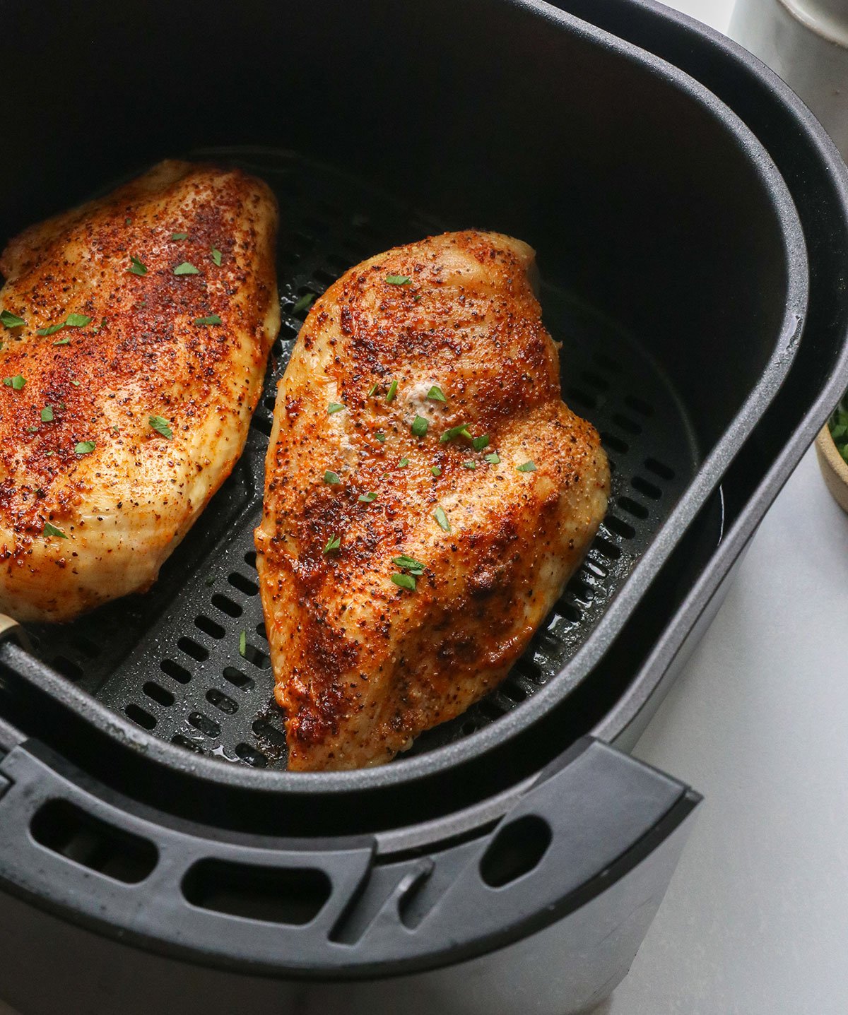 Add parsley to the chicken breast in the fryer.