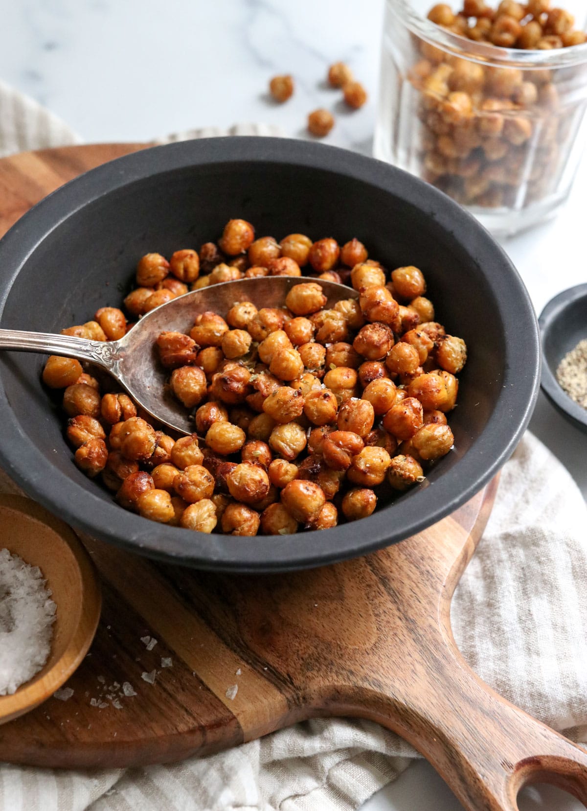 air fryer chickpeas in black bowl with spoon