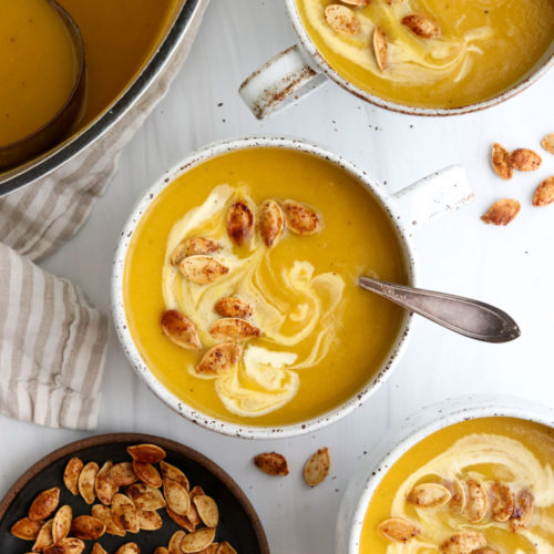 roasted pumpkin soup in mugs with pumpkin seeds on top