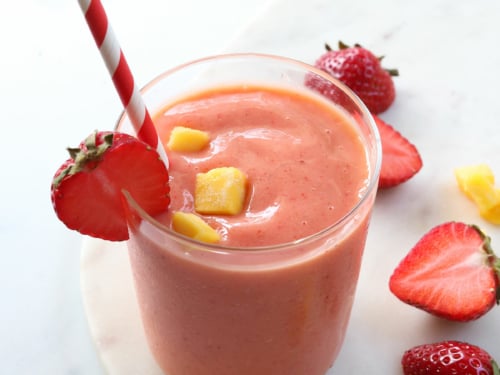https://detoxinista.com/wp-content/uploads/2023/07/strawberry-mango-smoothie-in-glass-500x375.jpg