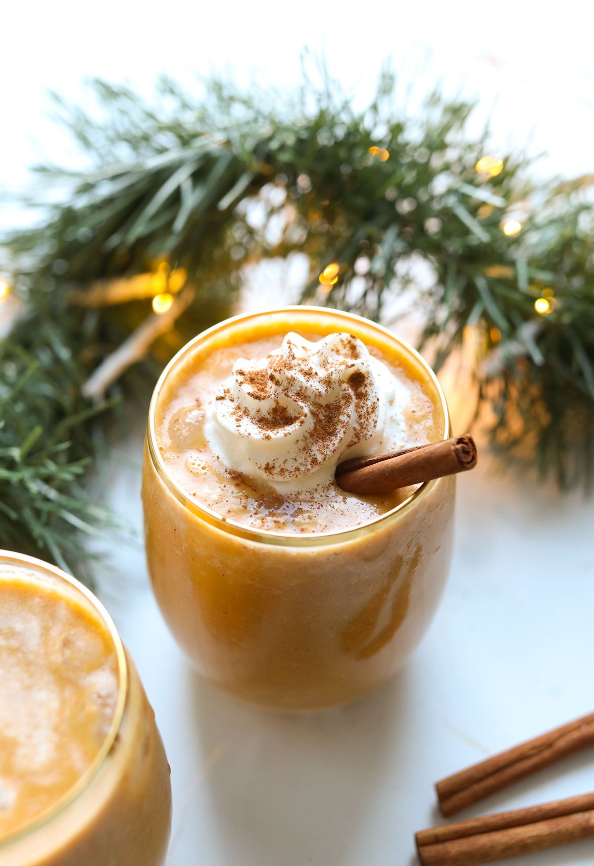 https://detoxinista.com/wp-content/uploads/2023/12/vegan-eggnog-with-garland.jpg