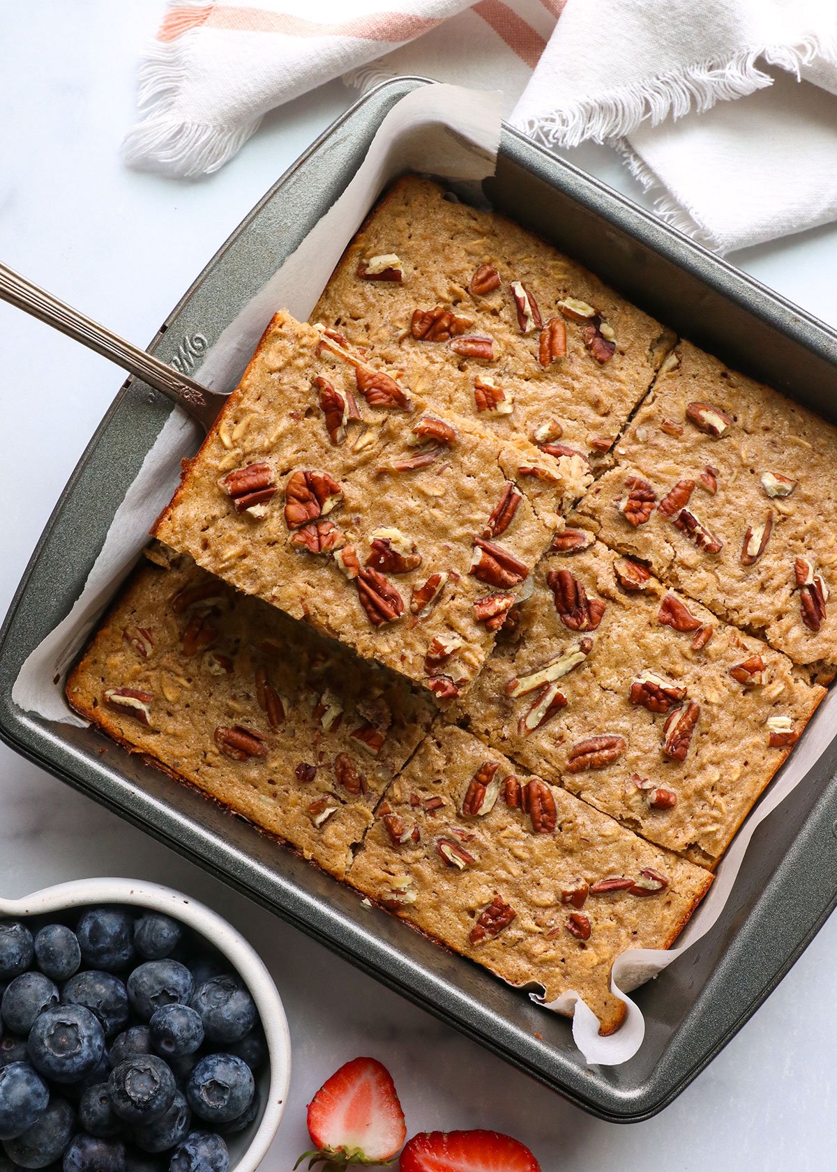 Sprinkle pecans on protein-grilled oatmeal and cut into 6 slices.