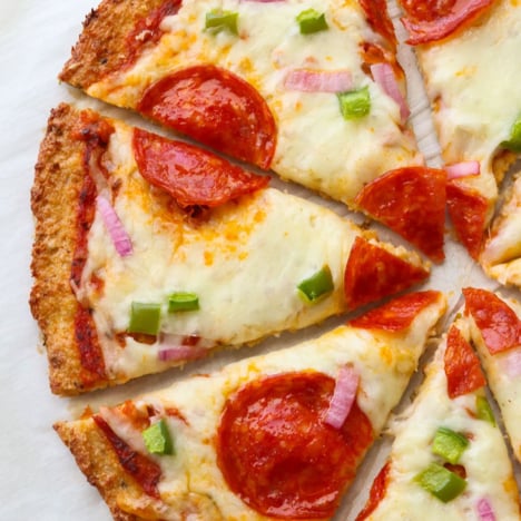 close up of cauliflower pizza crust recipe with toppings.